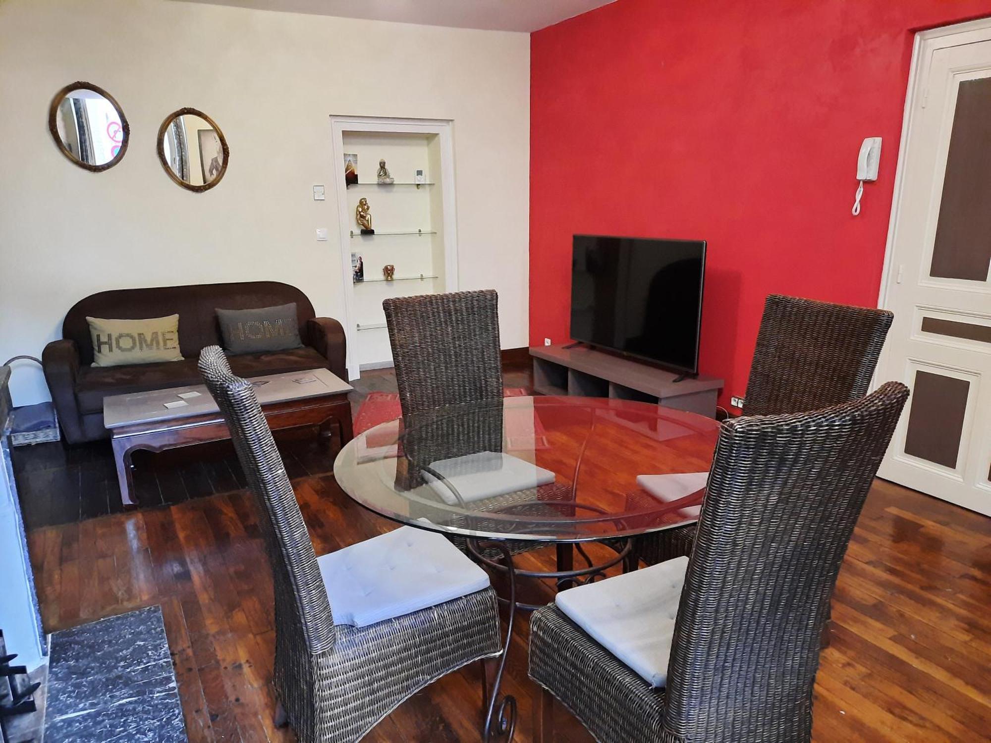 Vieille Apartment *